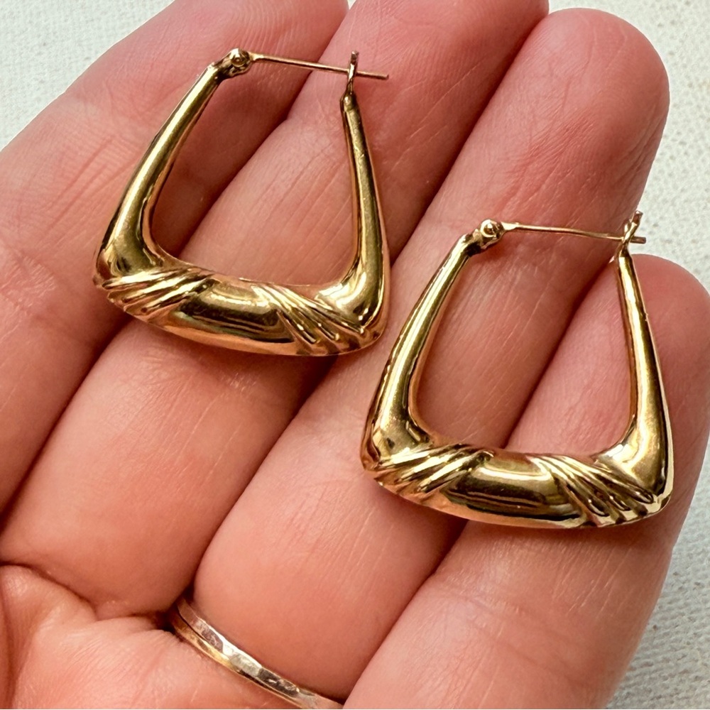 14K Yellow Gold Puffy Hoop Earrings 2.5 gr Hinged Lightweight Hollow